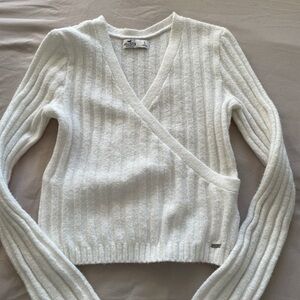 Hollister Cream V-Neck Sweater